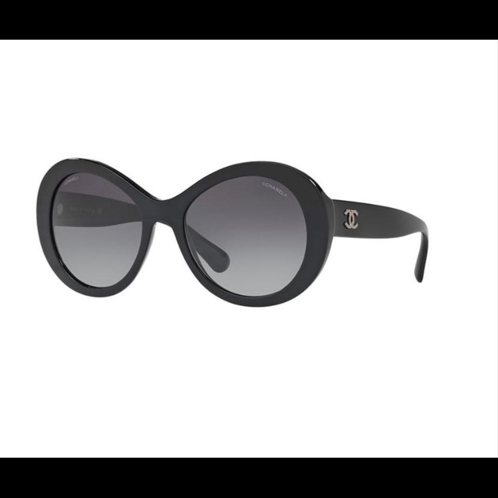 🖤$450. Chanel Classic Round Blk W/ silver CC logo - Picture 6 of 17